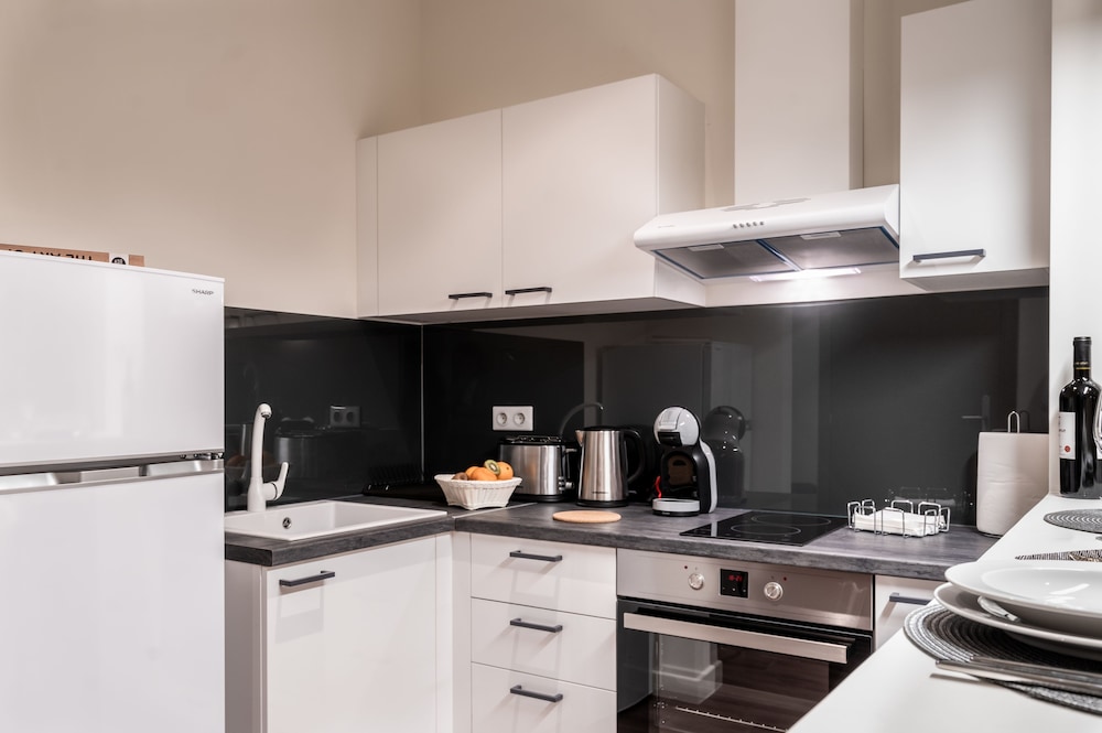 Urban Nest Suites and Apartments 62/75