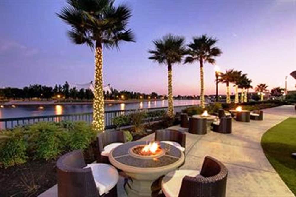 University Plaza Waterfront Hotel 41/50