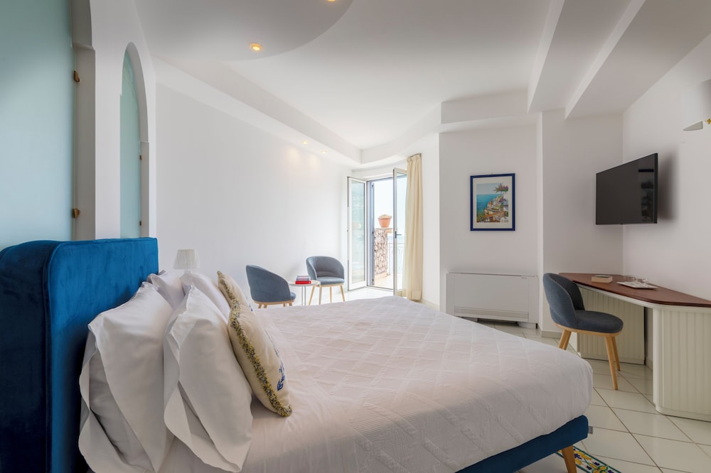 Essence, Junior Suite, King Bed, Sea View, Hot Tub