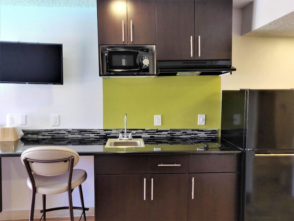Studio6 Fresno, CA - Extended Stay 25/37