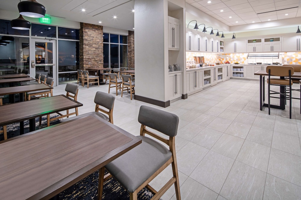 Hyatt Place Bakersfield 30/46