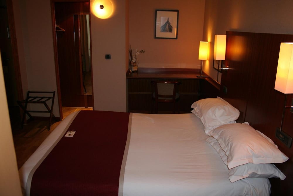 Hotel George Sand Opera Paris 8/50
