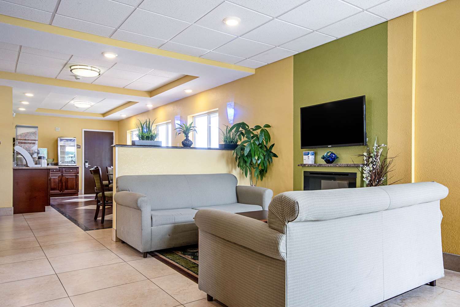 Quality Inn & Suites Glenmont - Albany South 8/14