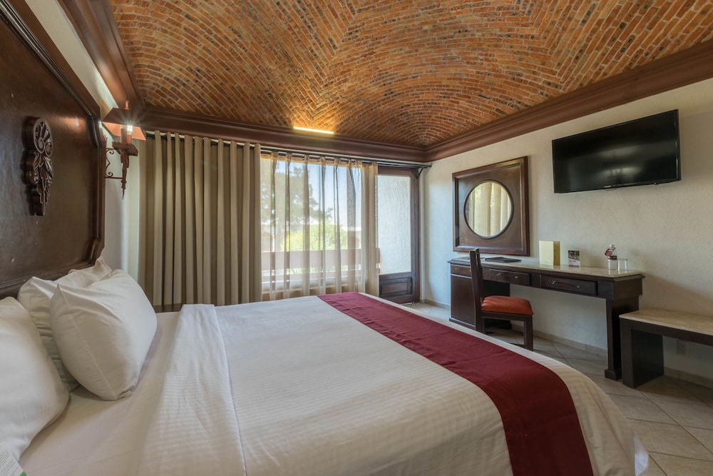 STANDARD, KING BED