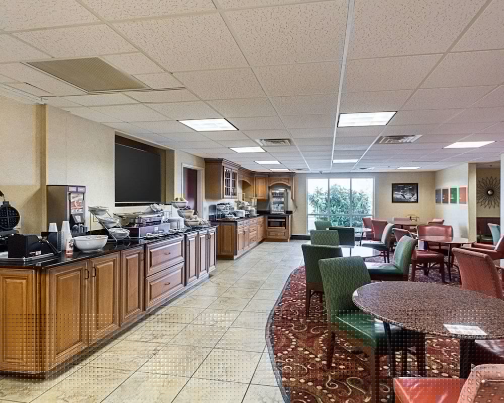 Comfort Suites Airport Wichita, KS 9/41