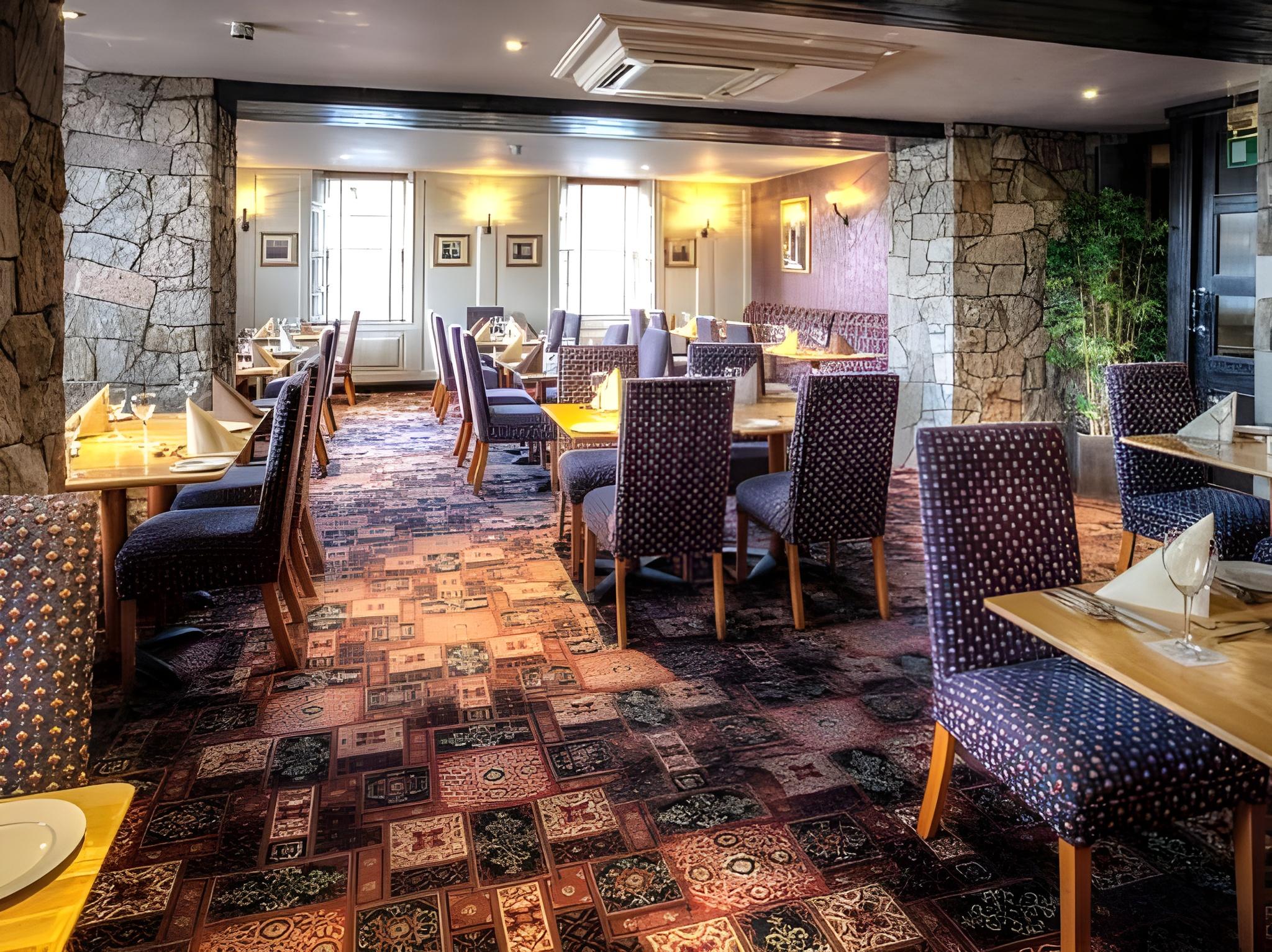 Strangford Arms Hotel 24/26