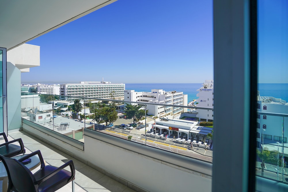 Melini Hotel Suites 36/43