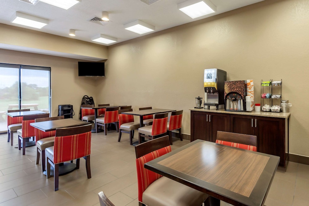 Comfort Inn & Suites Cave City 29/38