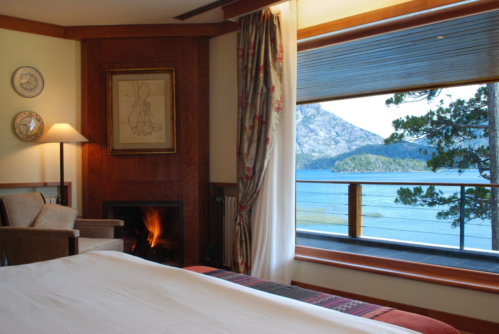 DELUXE, SUITE, KING BED, LAKE VIEW, BALCONY