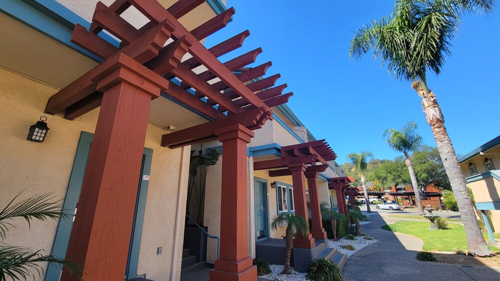Marinwood Inn & Suites 3/43
