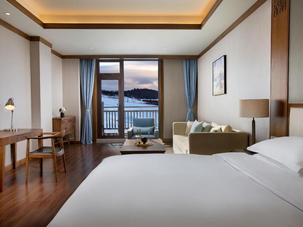 Swiss, Family Suite, Premier, Twin Beds, King Bed, King and Twin Beds, Mountain View