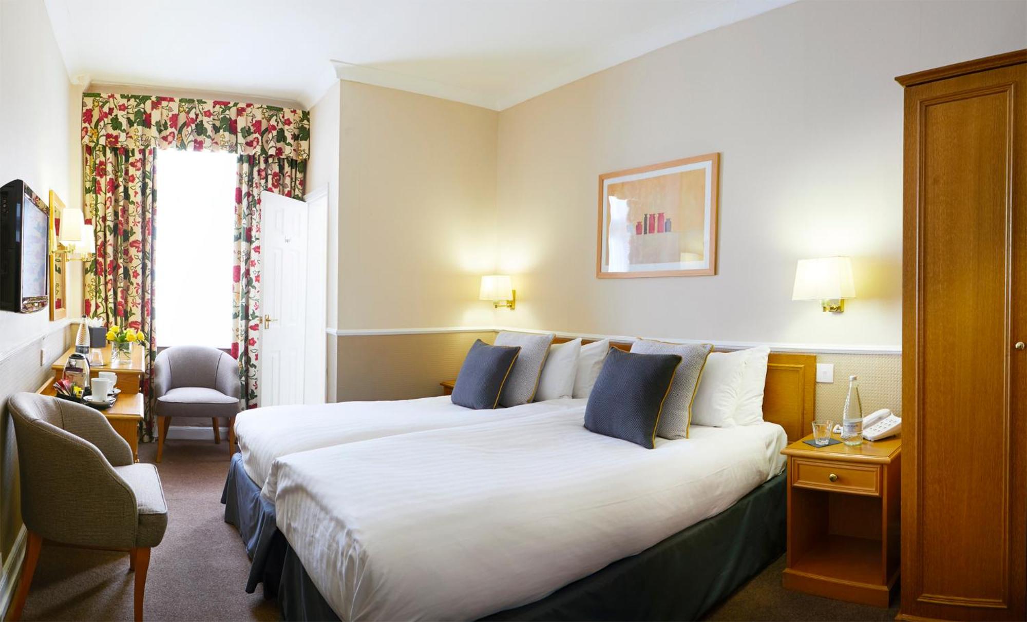 Classic, Twin Beds