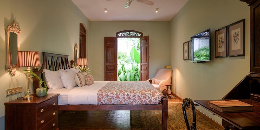 Maniumpathy Hotel 2/24