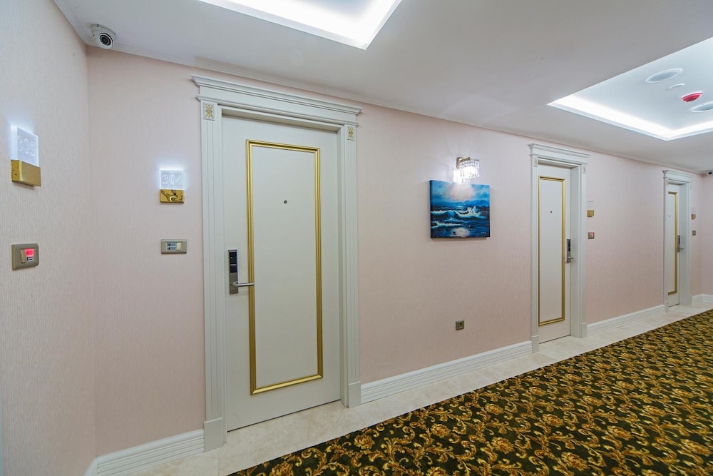 Grand Naki Hotel 44/44