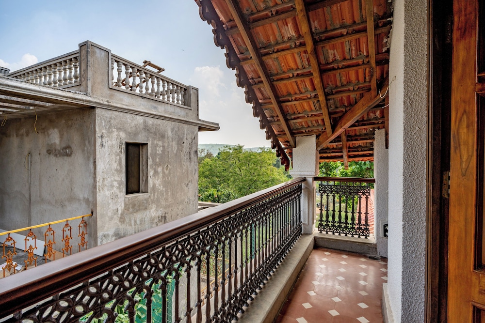 ELIVAAS 4 BHK with Pvt Pool and Media Room Samukha 9/55