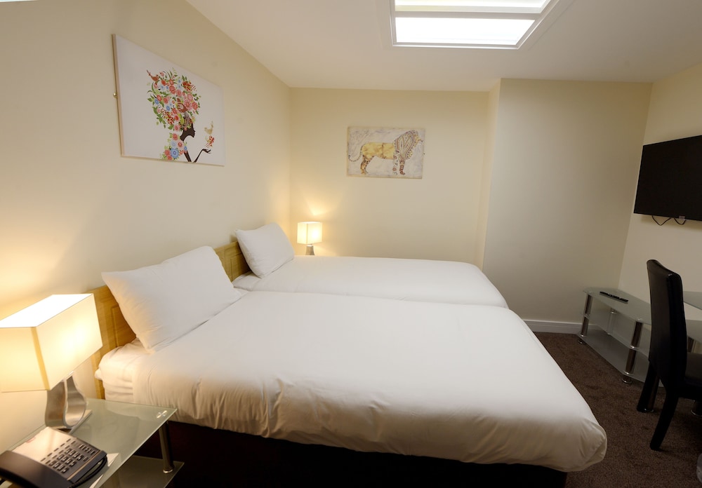 ROOM, TWIN BEDS, SMALL