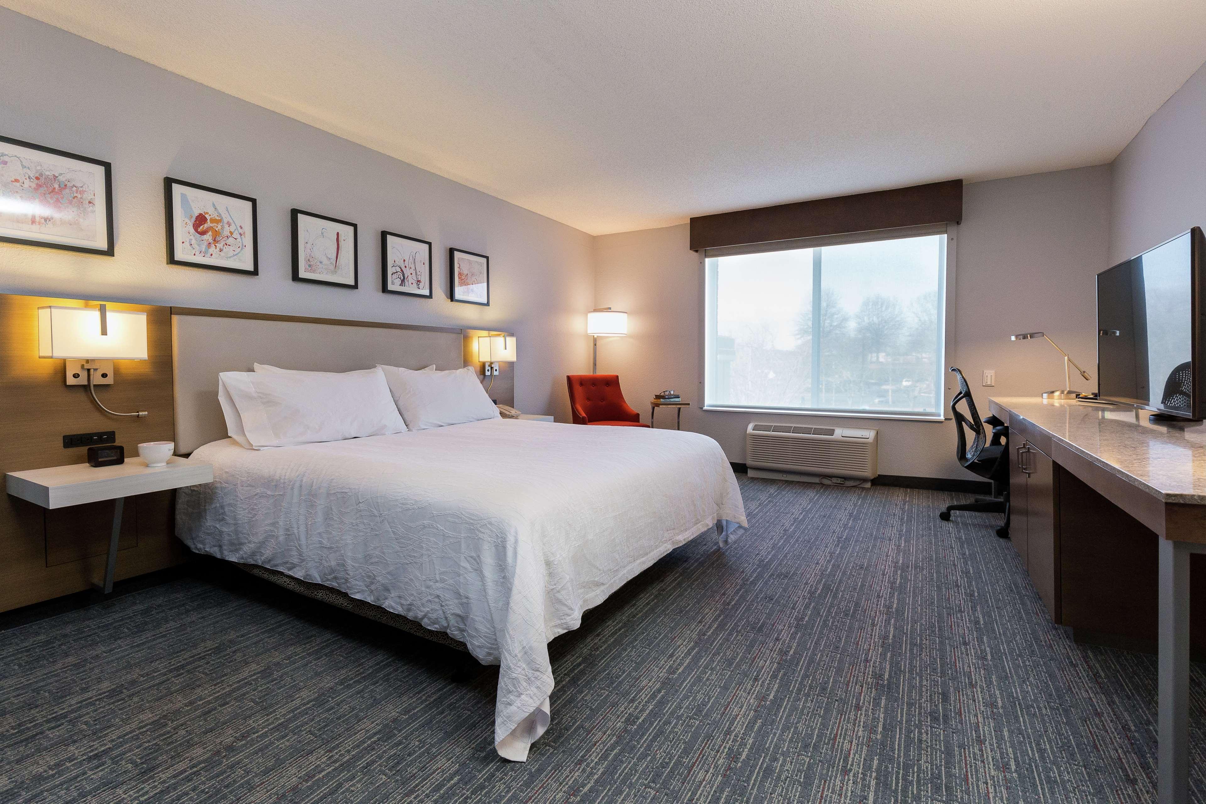 1 BEDROOM, SUITE, KING BED, SOFA