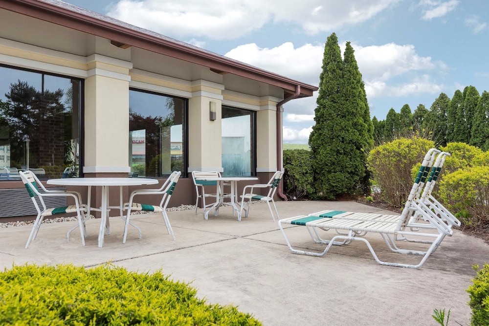 Quality Inn Sycamore - DeKalb 1/43