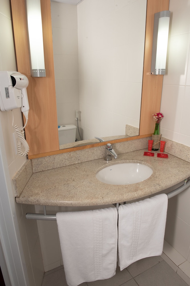 Ibis Contagem Ceasa 50/50