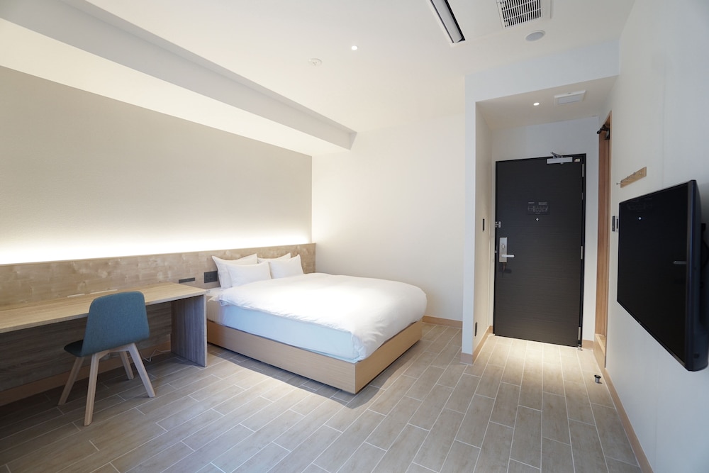 ROOM, DOUBLE BED