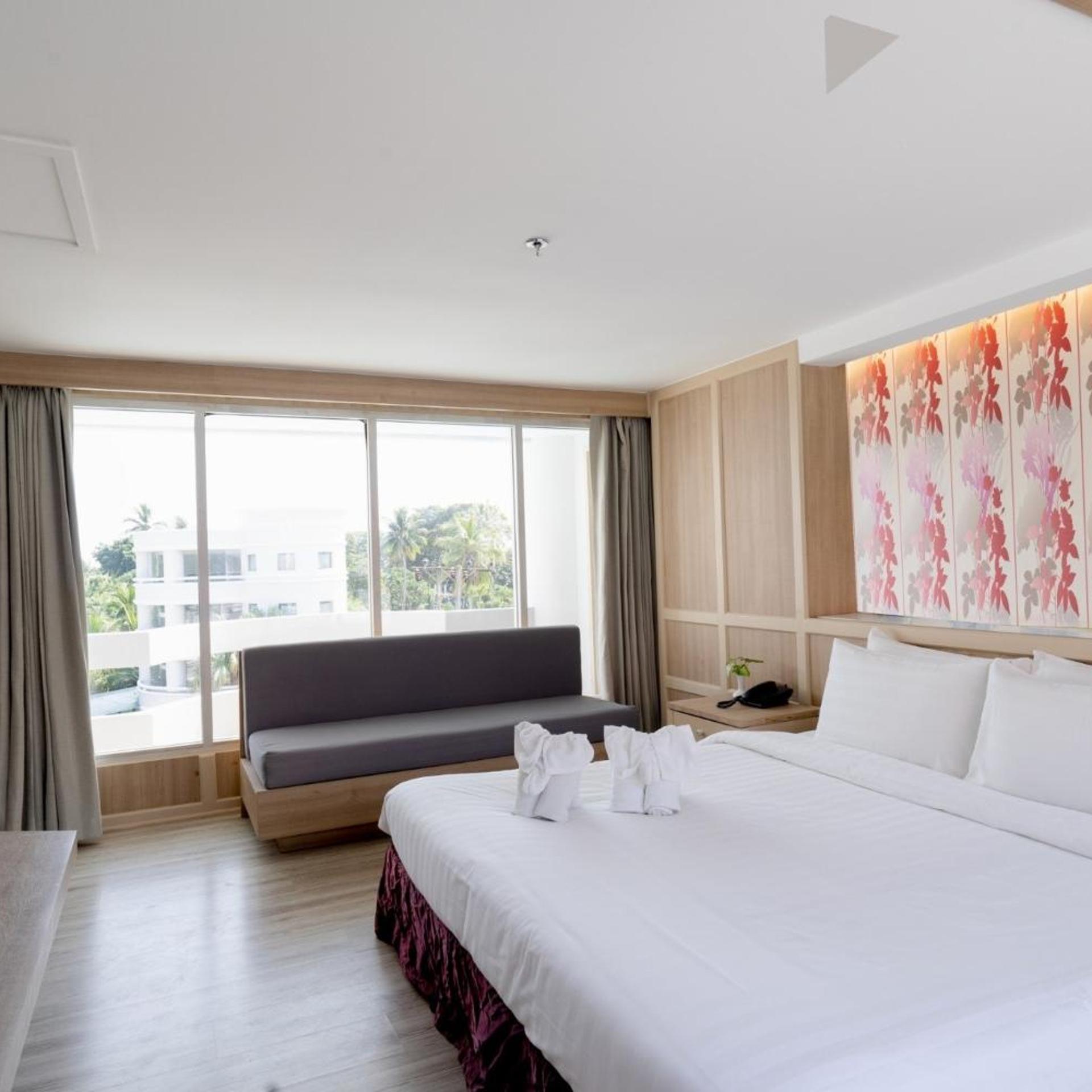 2 Bedrooms, Lake Building