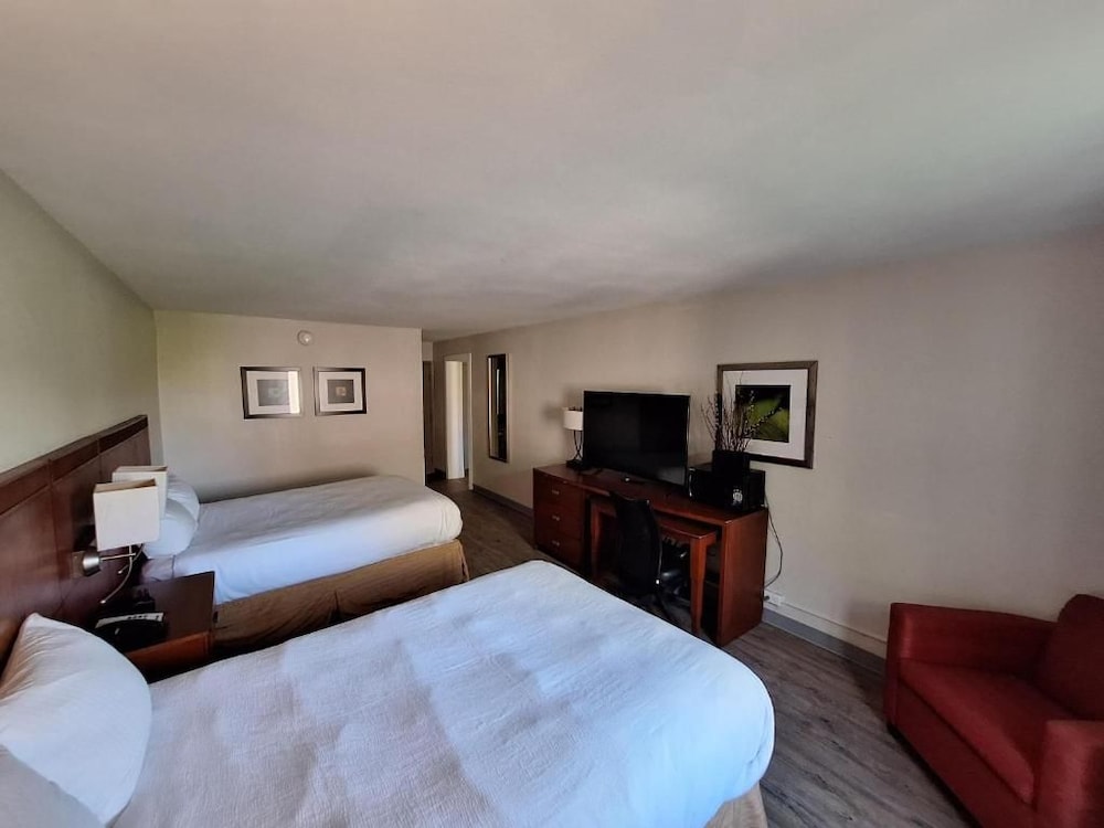 ECONO LODGE AND SUITES(Orange - TX) 9/53