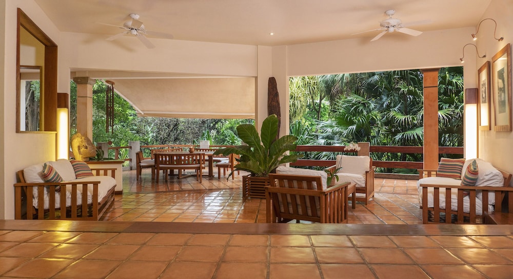 Hotel Capitan Suizo 54/75