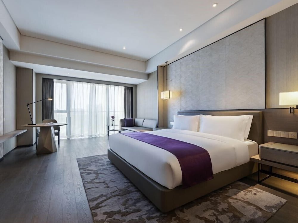 Deluxe, King Bed