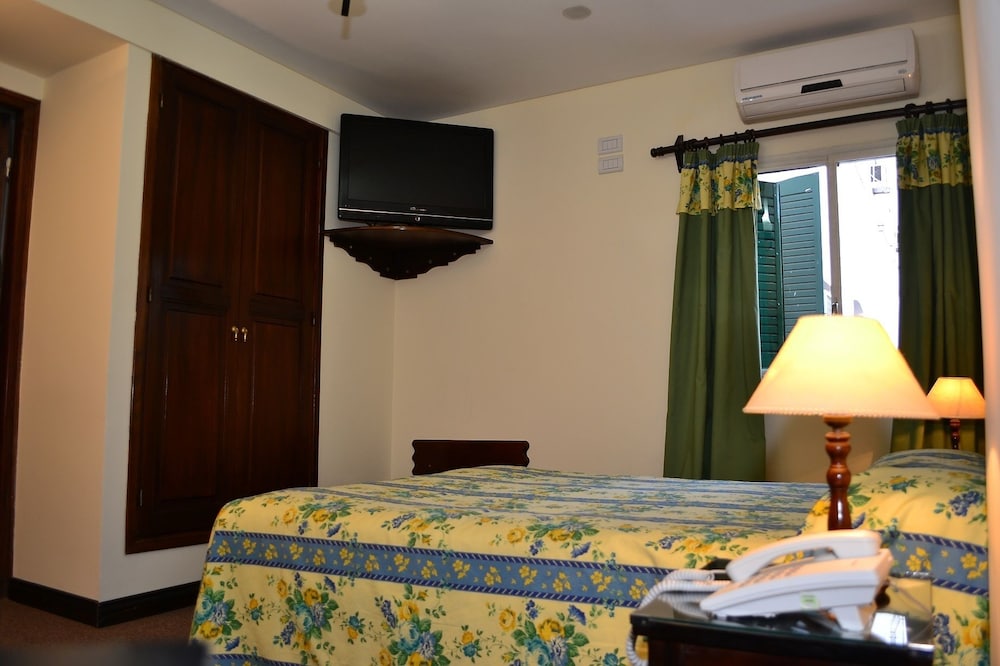 Salta Hotel 12/50