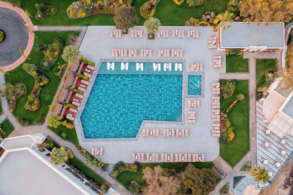Merit Royal Gardens Hotel & Casino in Trikomo
