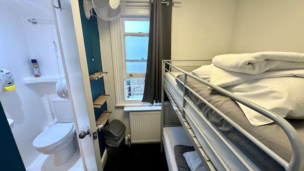 PRIVATE, MIXED DORM, TWIN BEDS