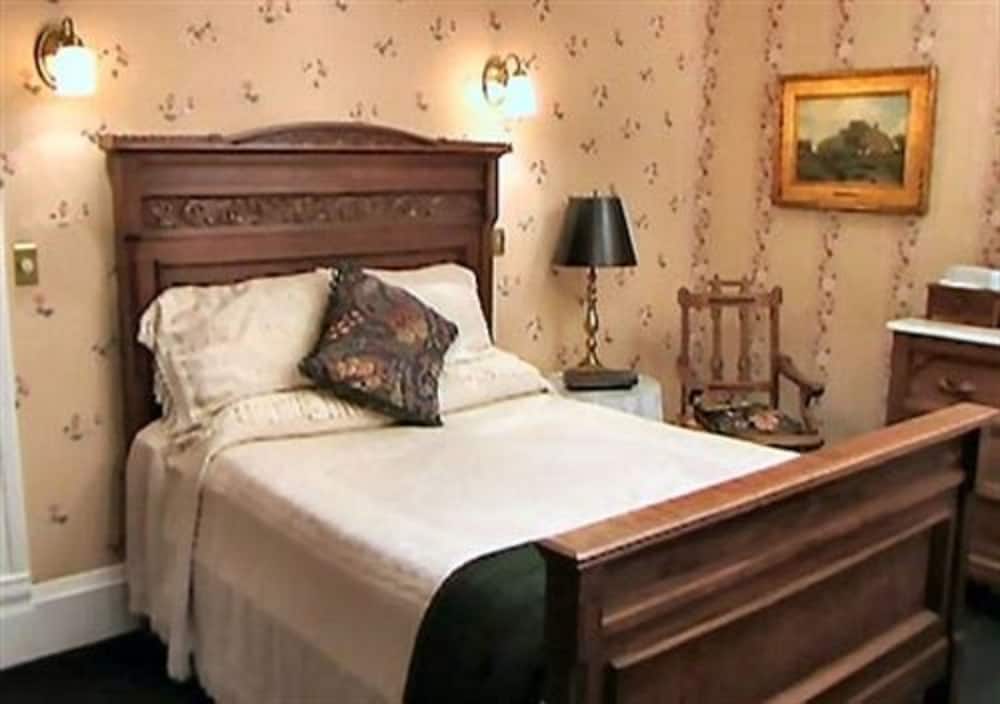 Old Rittenhouse Inn 6/50