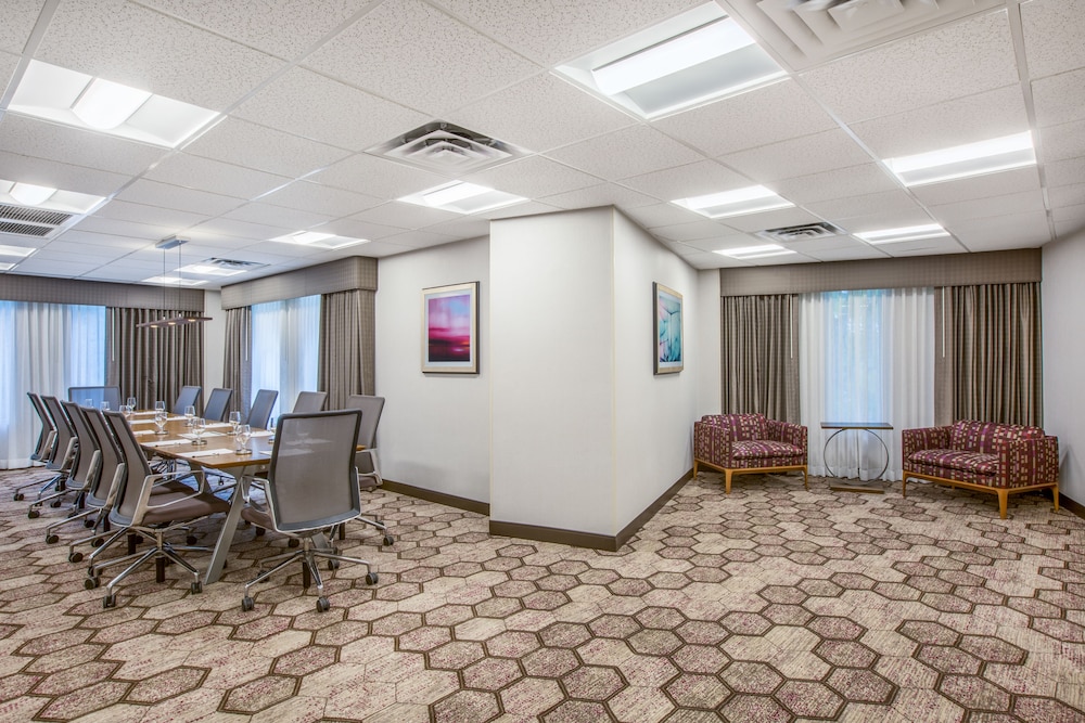 AC Hotel By Marriott Portland Lake Oswego 60/68