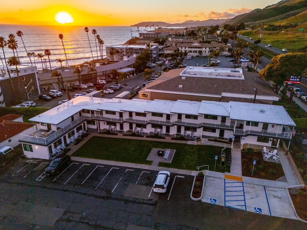 Tides Oceanview Inn & Cottages in PISMO BEACH - CA