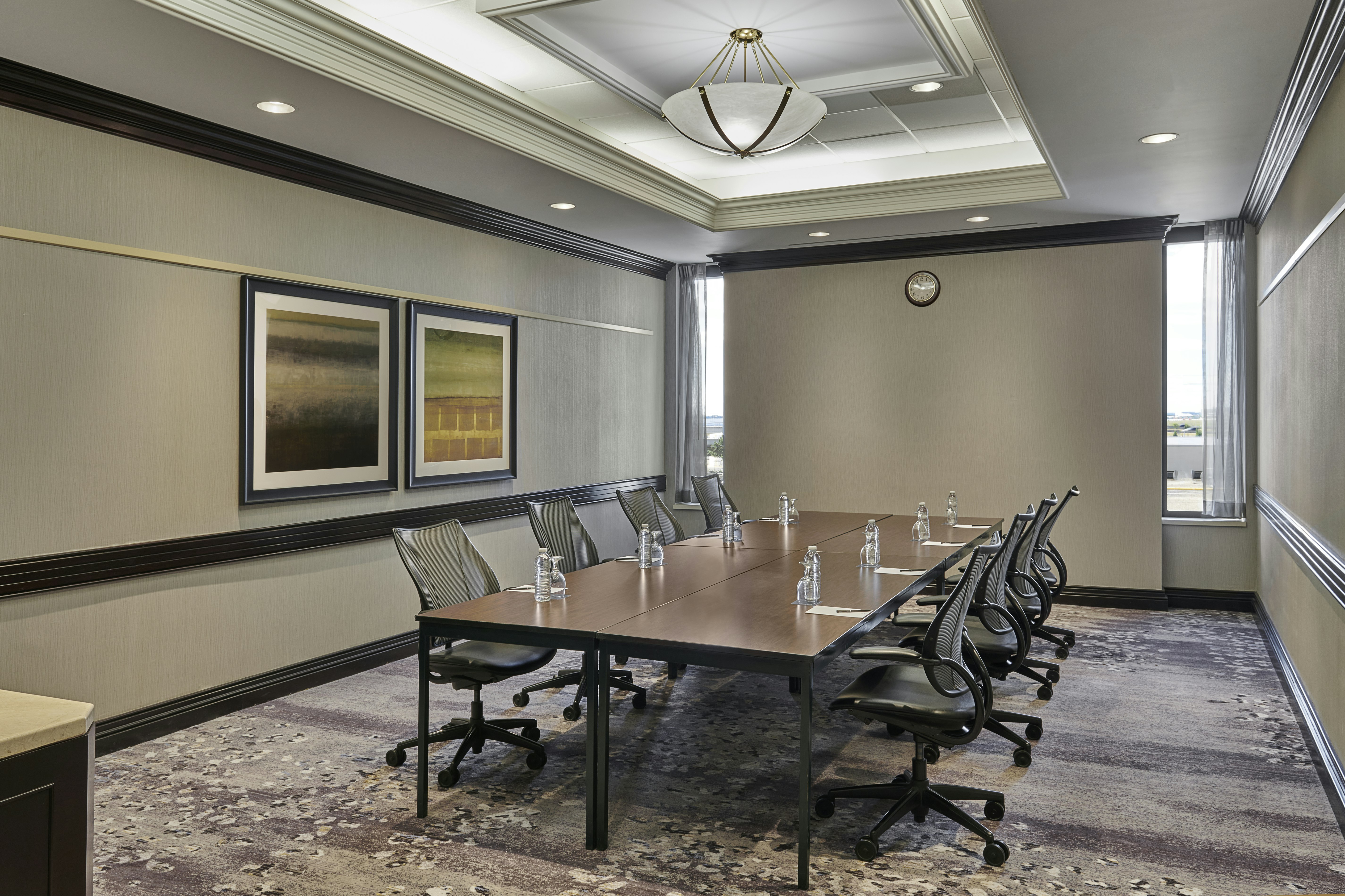 Hilton Toronto Airport Hotel & Suites 70/79
