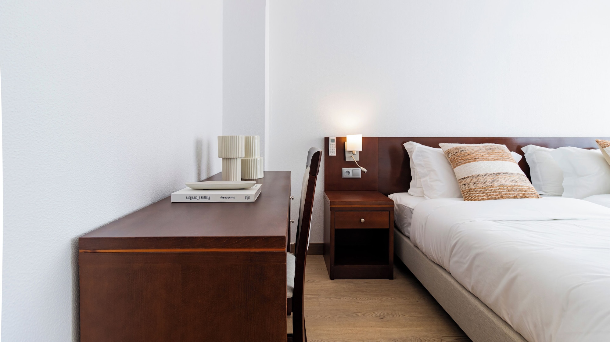 Terra, Twin Beds, with View