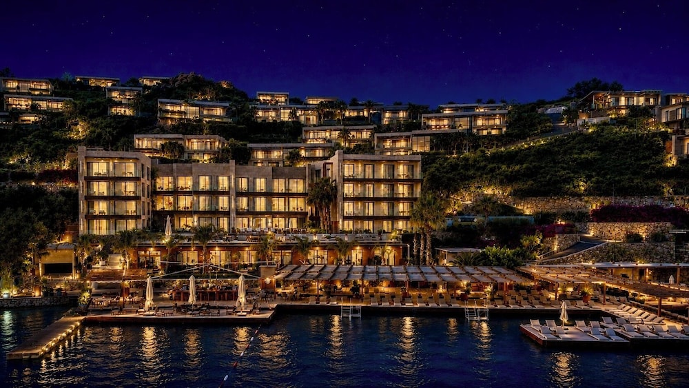 Mare Deluxe Residences and Villas 3/57