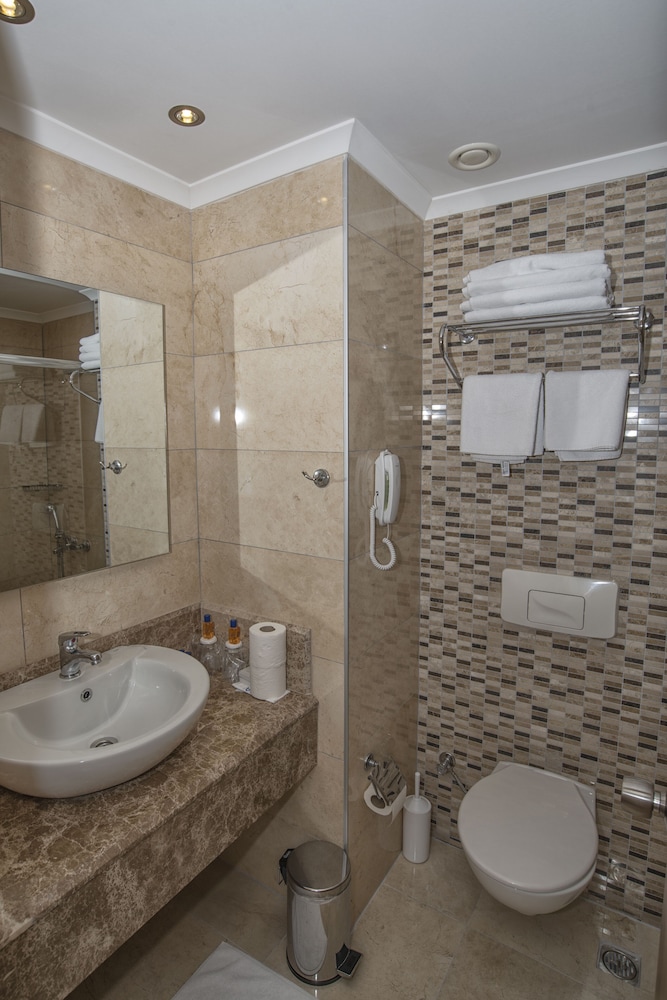Riviera Hotel & Spa 54/55