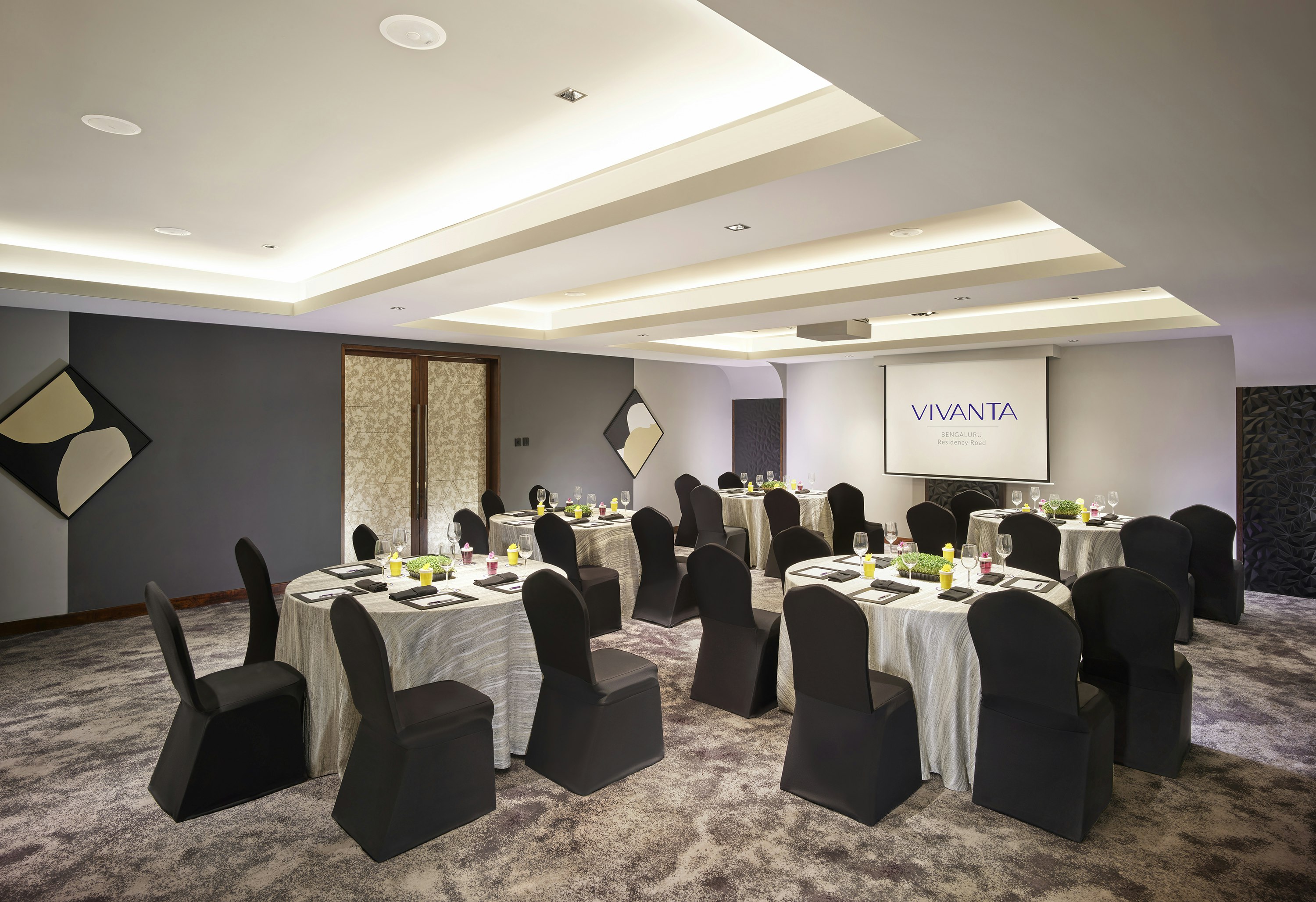 Vivanta Bengaluru Residency Road 66/77