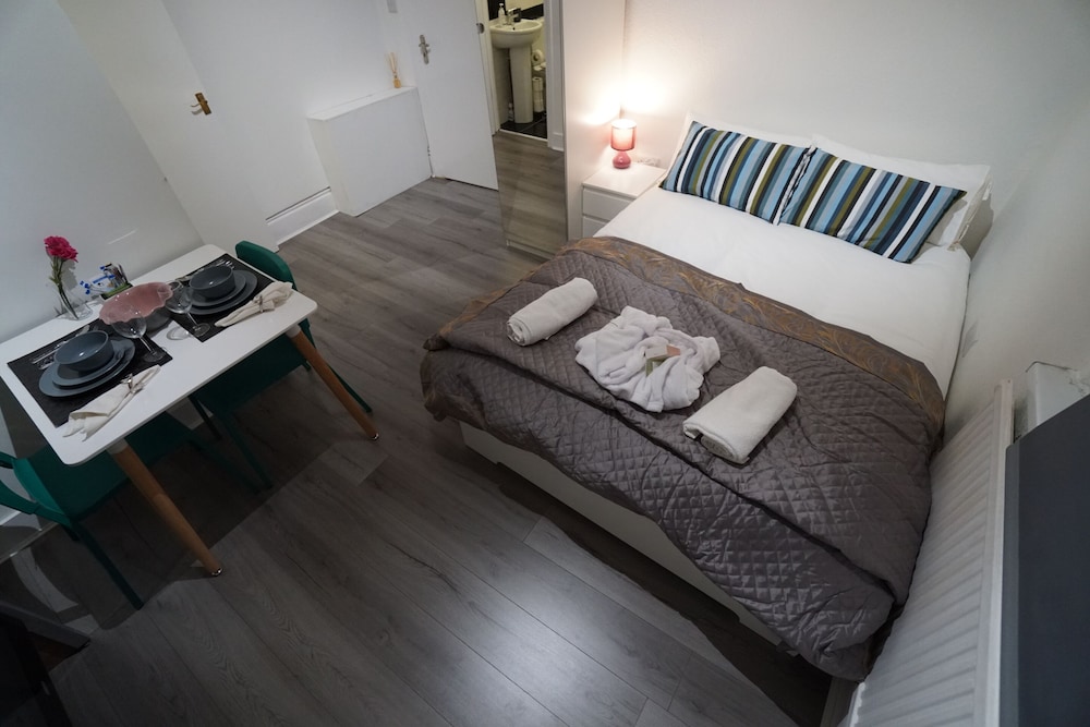 London Queens Apartments 33/50