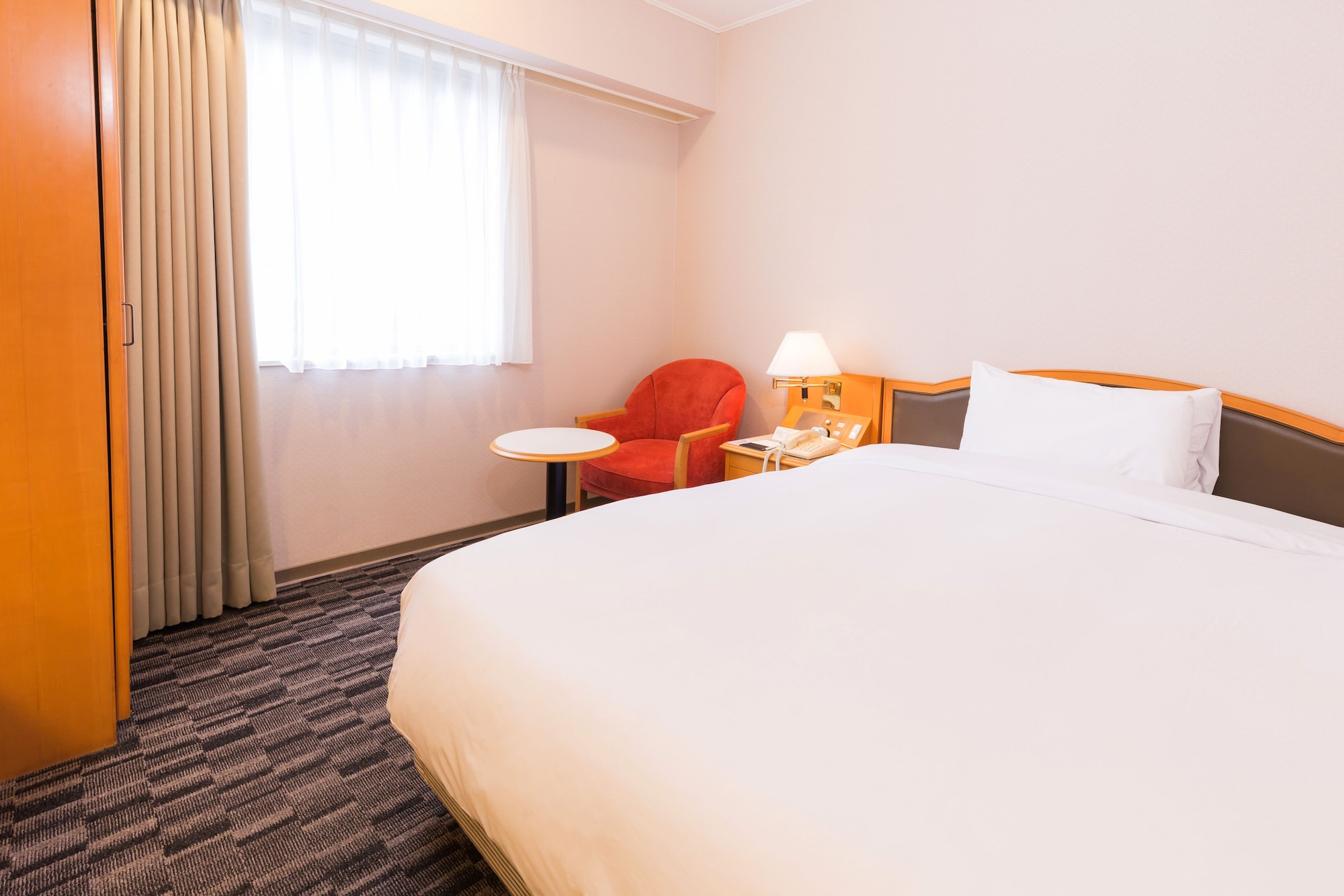 ROOM, SEMI DOUBLE BED