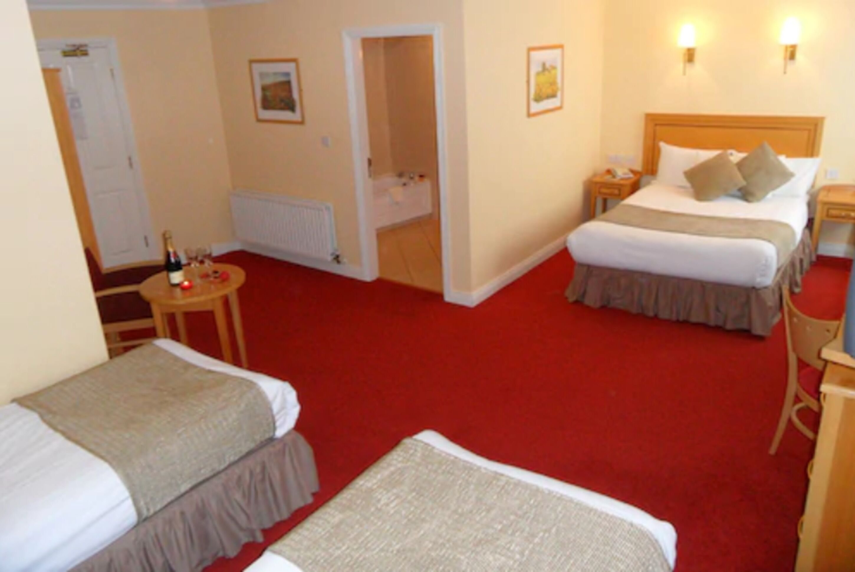 ROOM, QUADRUPLE