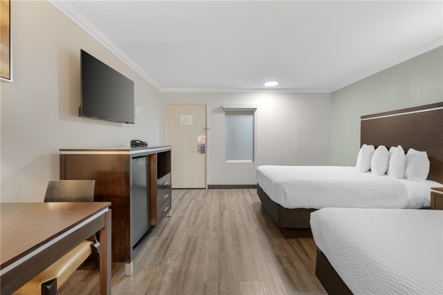 Room, 2 Queen Beds, Bathtub, Accessible