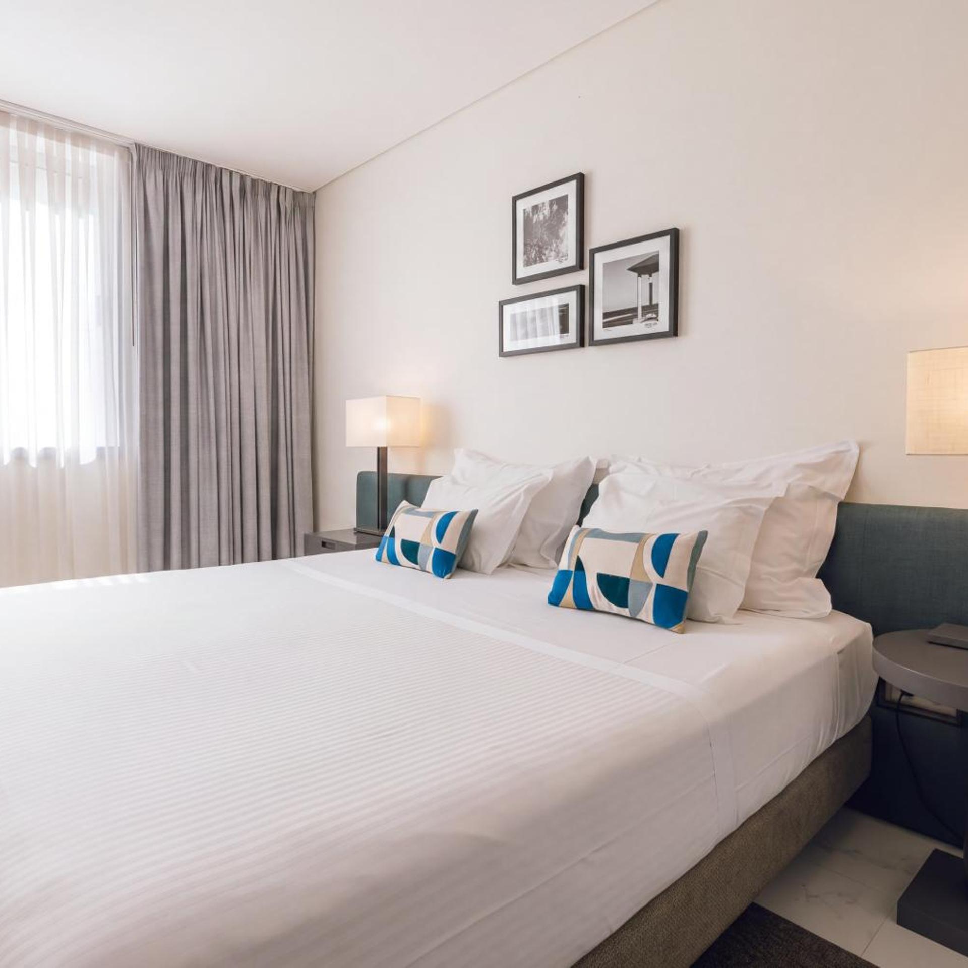 Suite, Land View