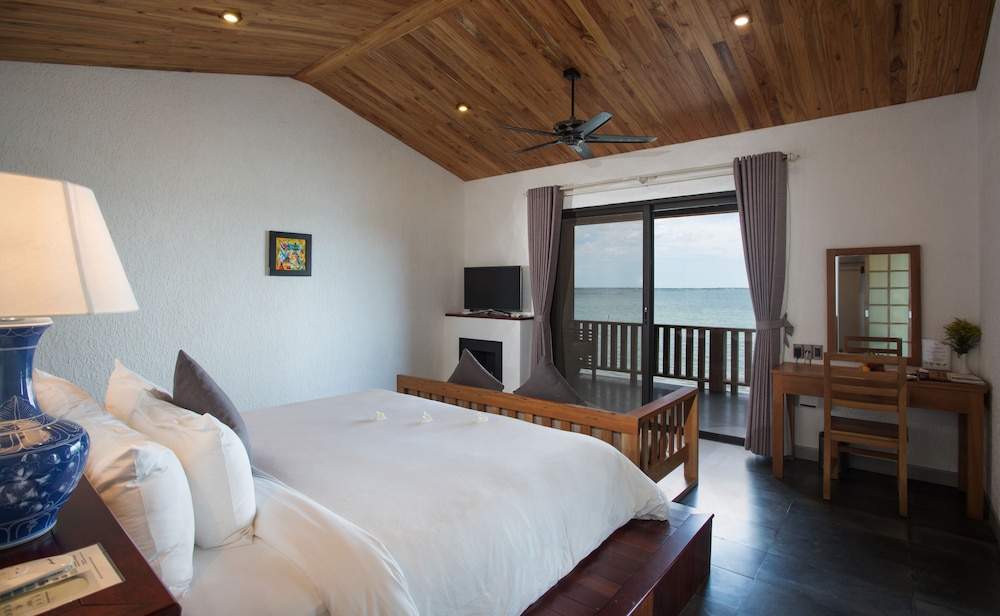 2 Bedrooms, Villa, King and Twin Beds, Lagoon View