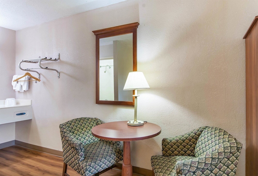 Motel6 Alsip, IL 35/58
