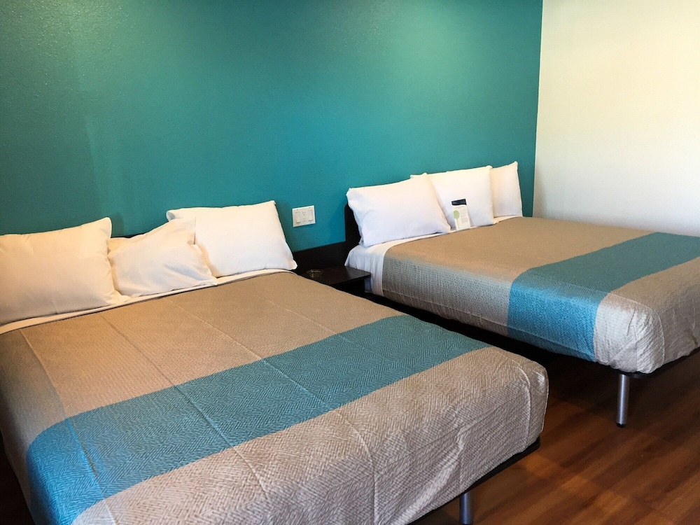 Motel6 San Bernardino, CA - Downtown 24/56