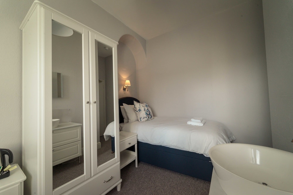 Anabelles Guest House 45/46