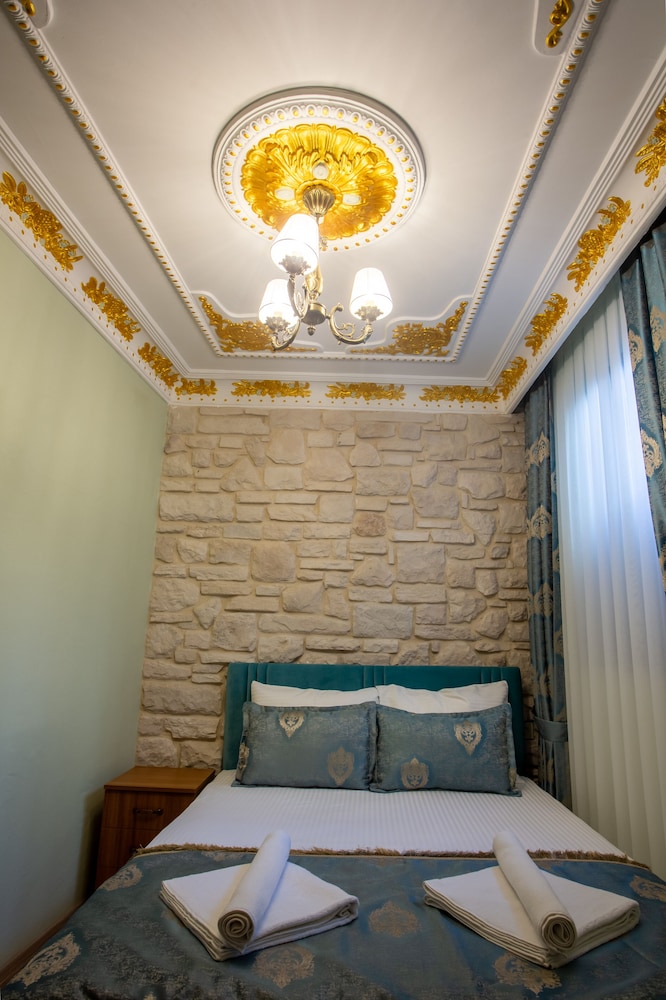 Sayina Hotel 7/50