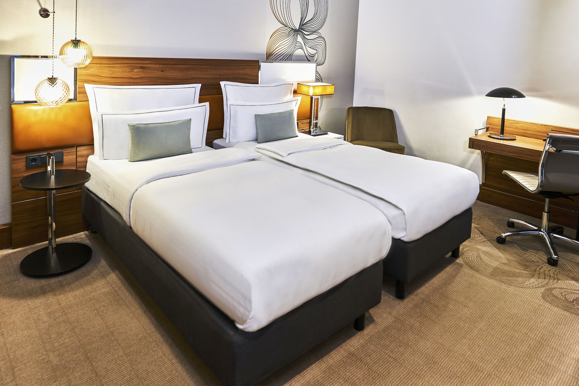 COMFORT, TWIN BEDS